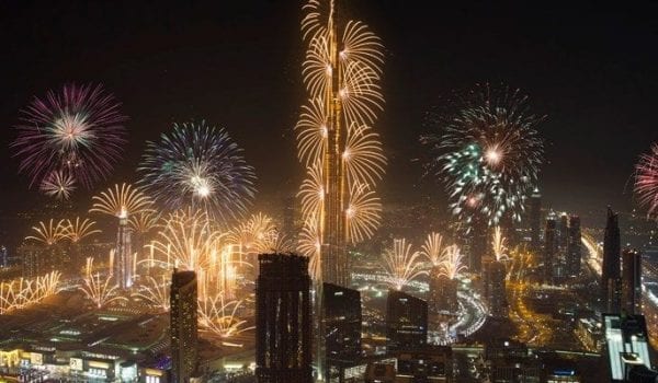 Dubai Burj Khalifa New Year 2020 Fireworks To Begin!