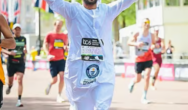 Running in kandura: UAE resident sets Guinness World Record at London Marathon