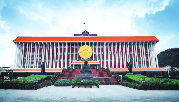 Newly elected MLAs sworn in during first session of 16th Kerala Assembly